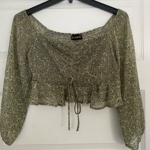 New long sleeve crop top with tags